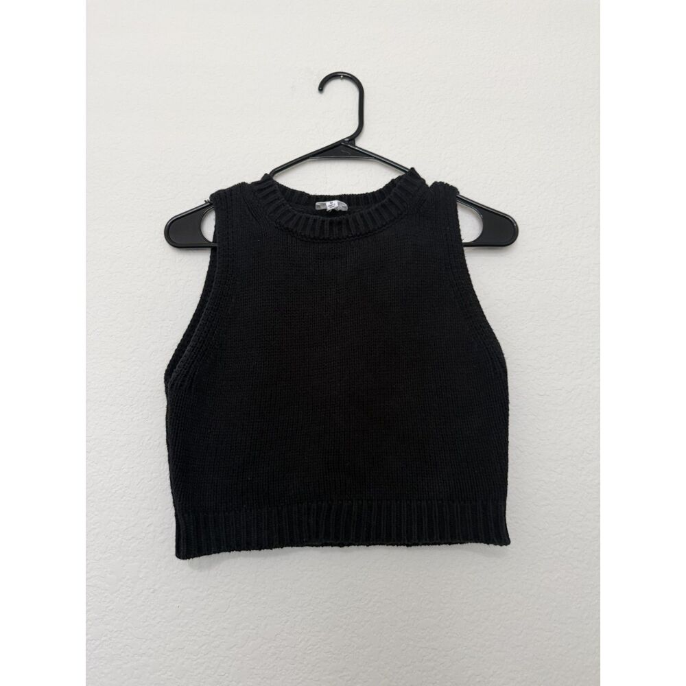 LE LIS Cropped Knit Tank Top Sweater - Black
